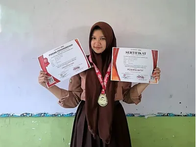 Calista Cerah C. Siswa SMPN 1 Gedangan; Raih Juara 1 Olimpiade IPA PUSKASNAS