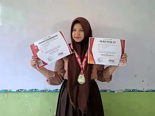Calista Cerah C. Siswa SMPN 1 Gedangan; Raih Juara 1 Olimpiade IPA PUSKASNAS
