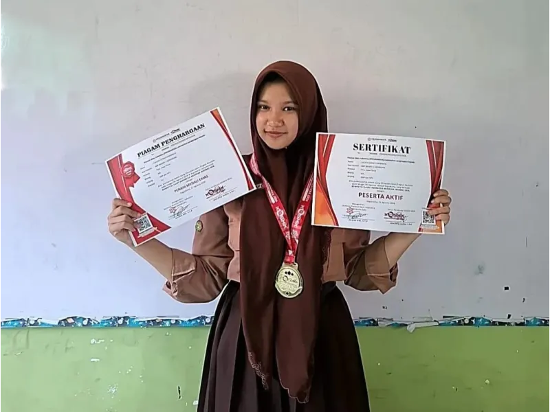 Calista Cerah C. Siswa SMPN 1 Gedangan; Raih Juara 1 Olimpiade IPA PUSKASNAS