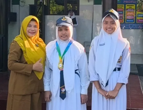 Siswi Kelas 8H SMPN 1 Gedangan  Raih Tiga Medali Olimpiade Bahasa Inggris Tingkat Nasional