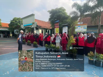 Penanaman Pohon Pucuk Merah
