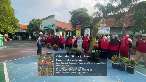 Penanaman Pohon Pucuk Merah